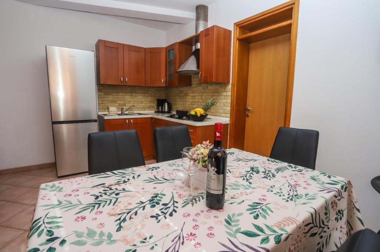 Apartment Nina With Private Pool Nova Vas  Exterior foto