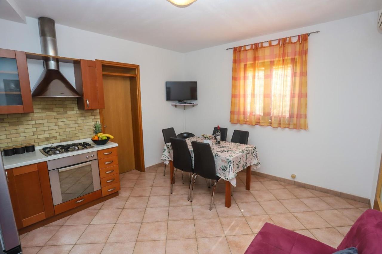 Apartment Nina With Private Pool Nova Vas  Exterior foto