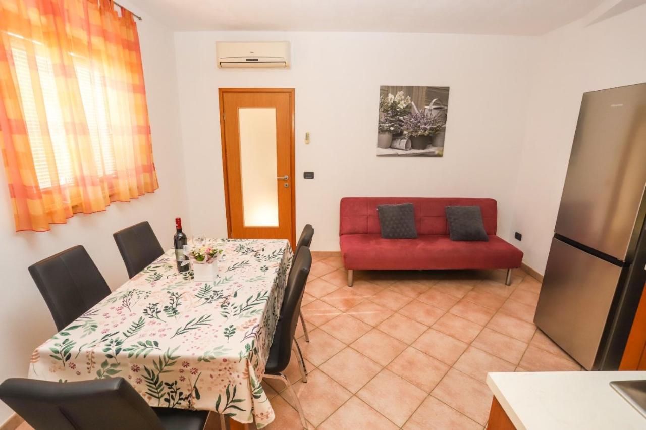 Apartment Nina With Private Pool Nova Vas  Exterior foto