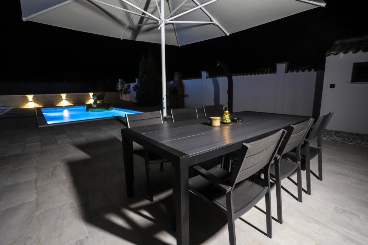 Apartment Nina With Private Pool Nova Vas  Exterior foto