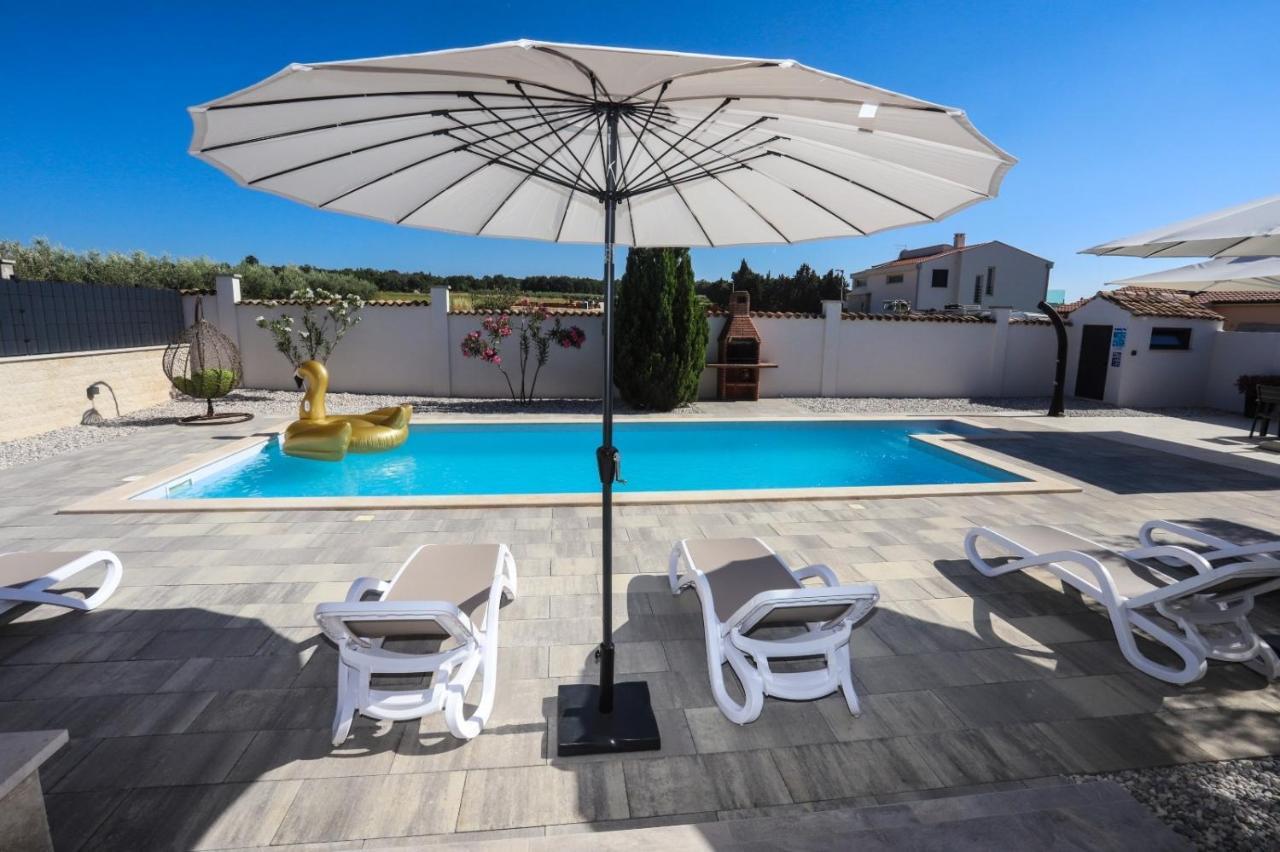 Apartment Nina With Private Pool Nova Vas  Exterior foto