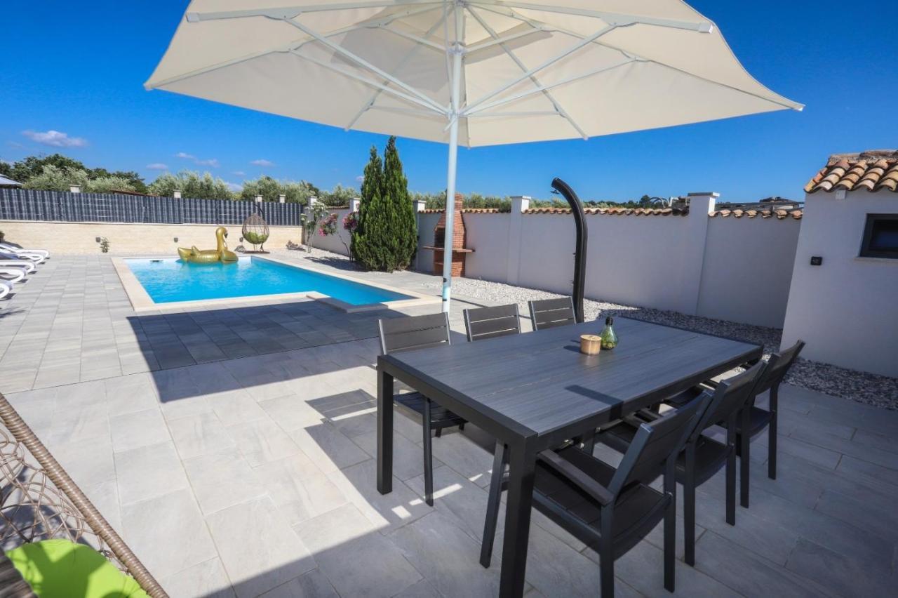 Apartment Nina With Private Pool Nova Vas  Exterior foto